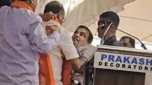 Nitin Gadkari: चुनावी रैली में भाषण देते वक्त बेहोश हो गए नितिन गडकरी, महाराष्ट्र के यवतमाल की है घटना