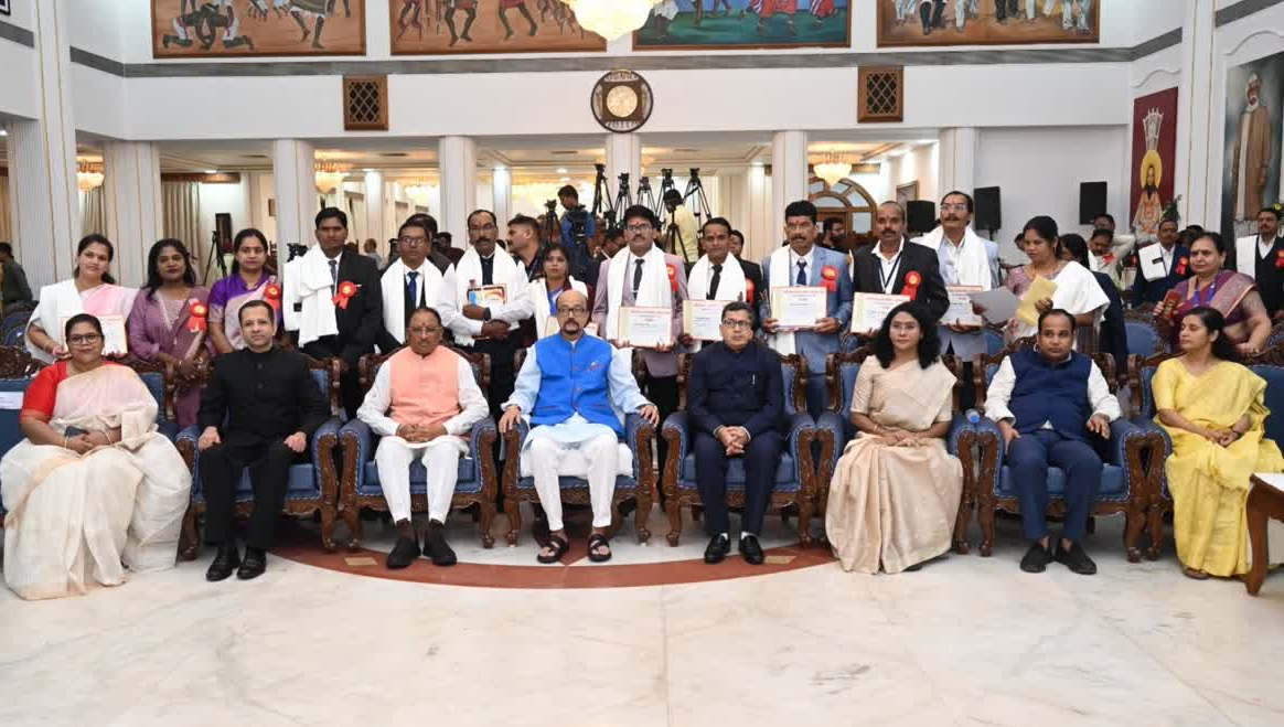 Happy Teacher's Day 2024: Teachers honored in Chhattisgarh on Teachers Day, Smriti Puraskar, Governor Teacher Samman -