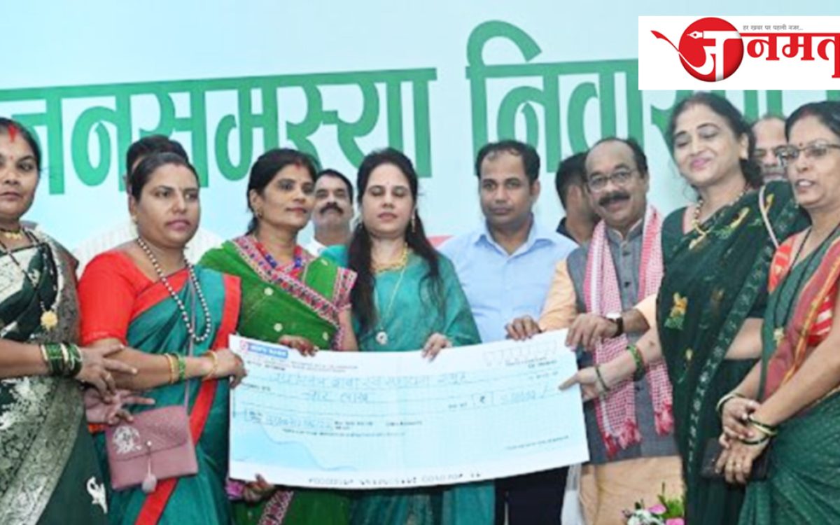 Announcement of 1 crore grant to Municipal Corporation for the development of Khubchand ward