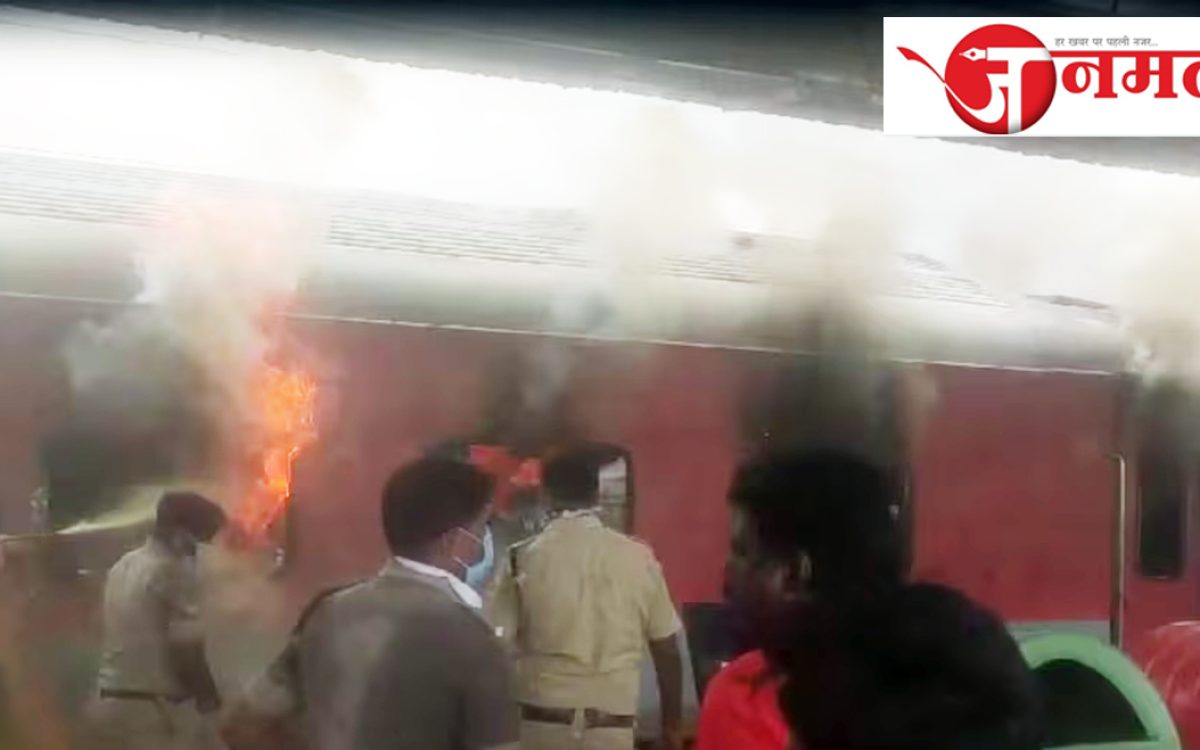 Visakhapatnam: Fire breaks out in Korba Express, three AC coaches burnt completely