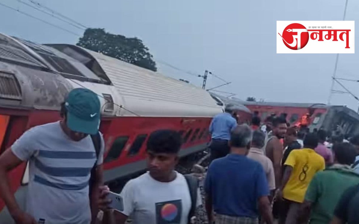 Train Accident: Major railway accident of Howrah Mumbai Express in Jharkhand, more than 150 people injured, many trains of Chhattisgarh affected