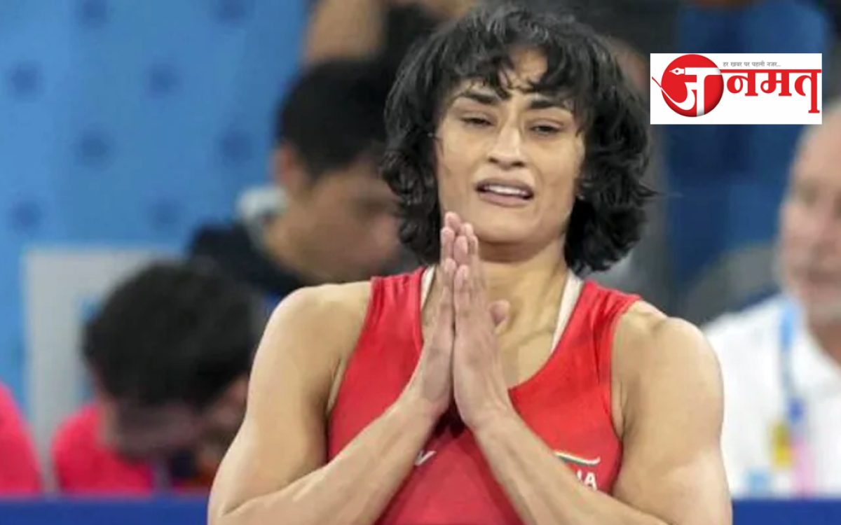 Why was Vinesh Phogat disqualified from Paris Olympics 2024?